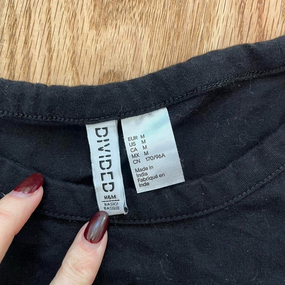 H&M tee bundle - Picture 9 of 10